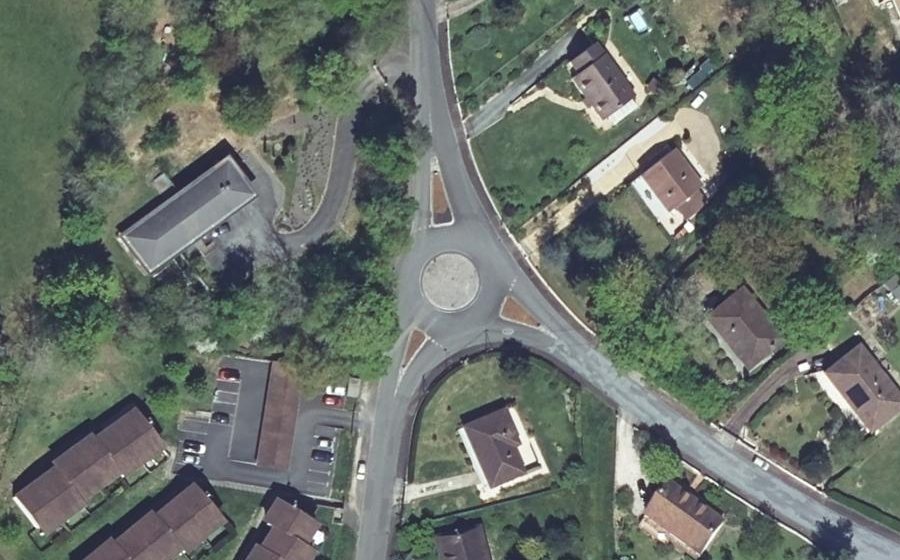 Vue aérienne du Rond-point anonyme n°146491149