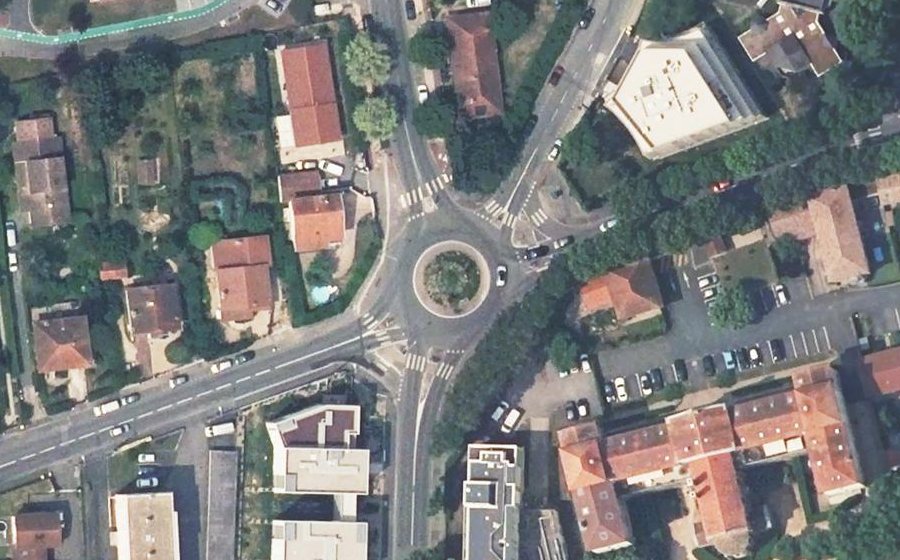 Vue aérienne du Rond-point anonyme n°146495238