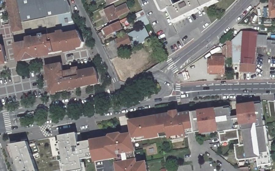 Vue aérienne du Rond-point anonyme n°1465068049