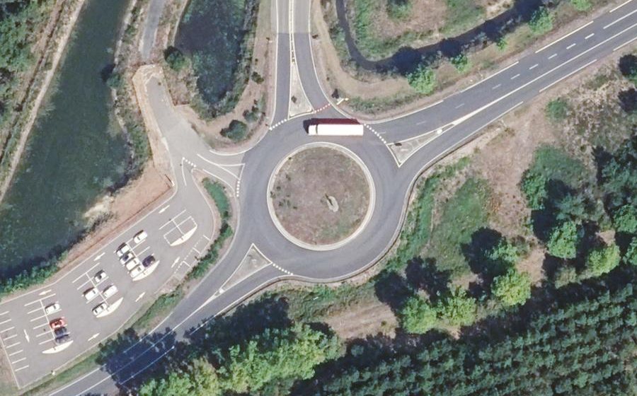 Vue aérienne du Rond-point anonyme n°146511198