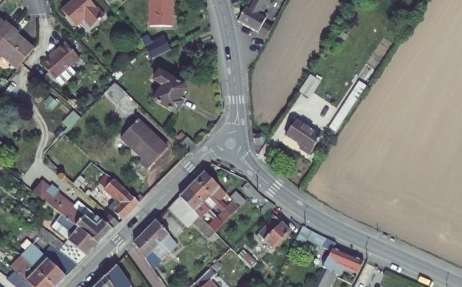 Vue aérienne du Rond-point anonyme n°1465163057