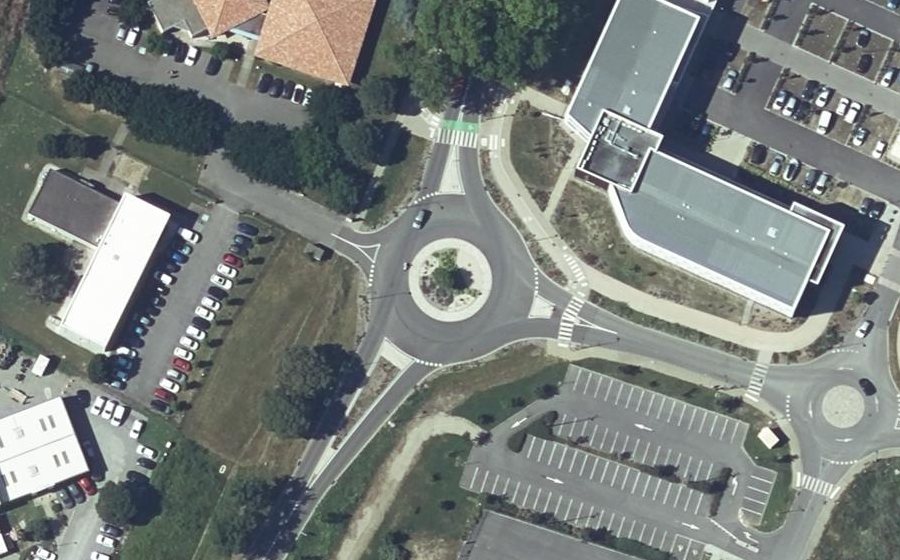 Vue aérienne du Rond-point anonyme n°1465182991