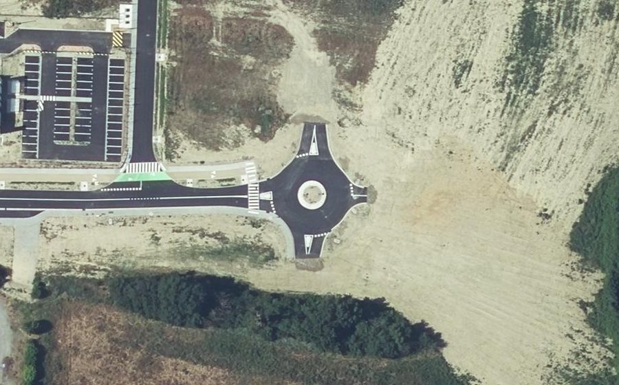 Vue aérienne du Rond-point anonyme n°1465185545