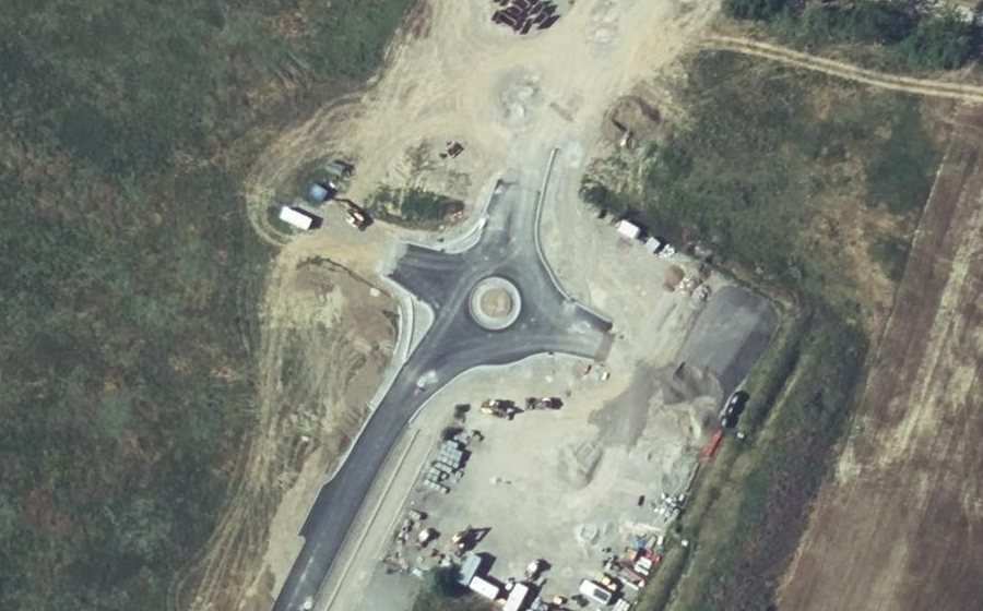 Vue aérienne du Rond-point anonyme n°1465185548