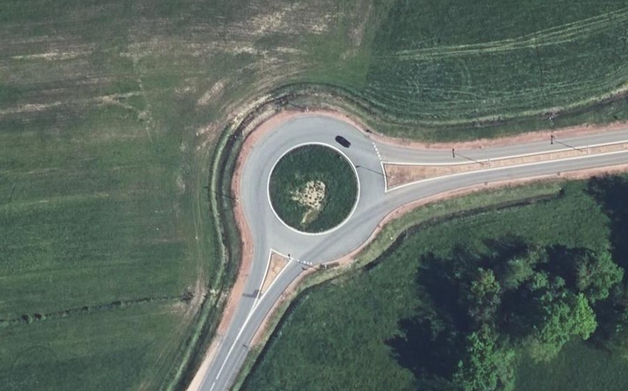 Vue aérienne du Rond-point anonyme n°146534888