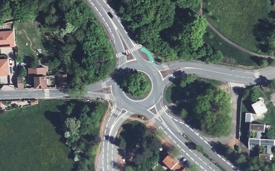Vue aérienne du Rond-point anonyme n°146534889