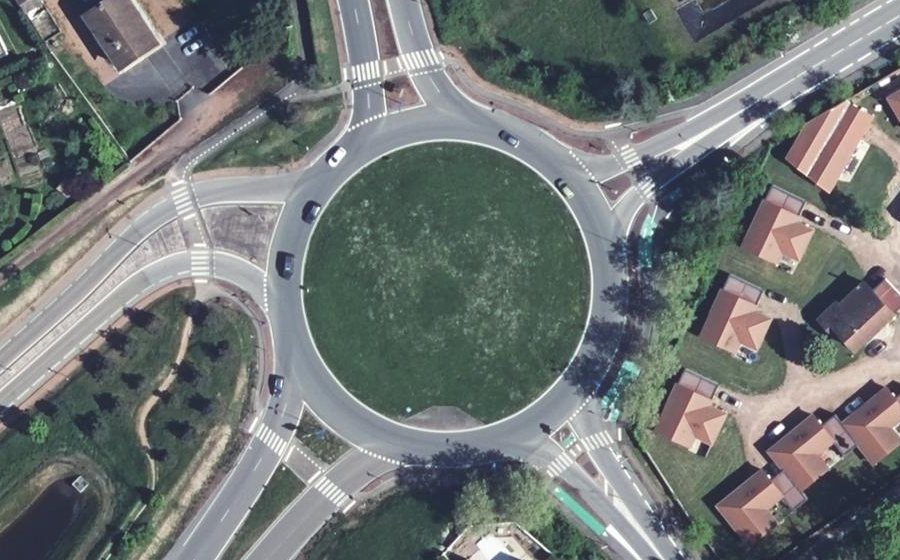 Vue aérienne du Rond-point anonyme n°146534891
