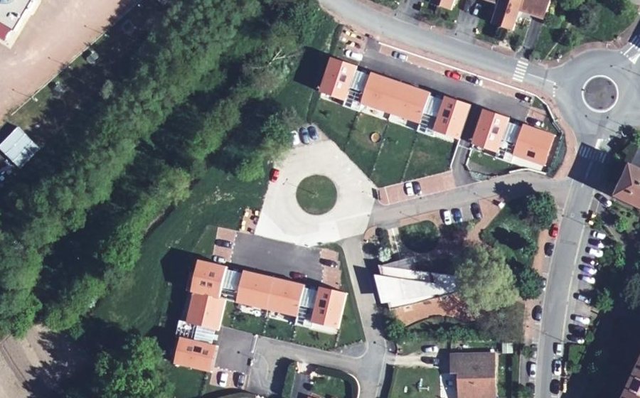 Vue aérienne du Rond-point anonyme n°146543267