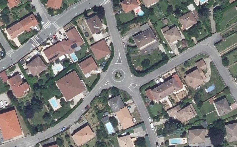 Vue aérienne du Rond-point anonyme n°14654833