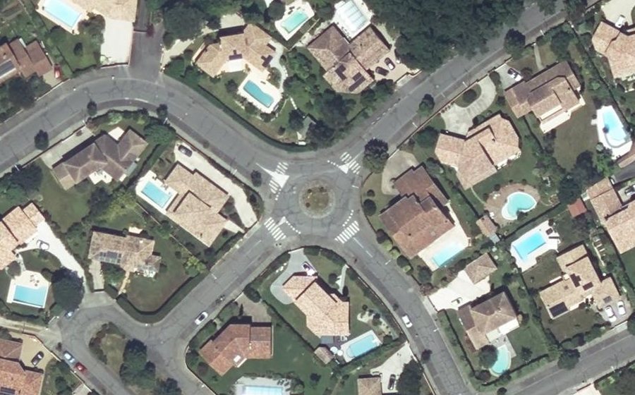 Vue aérienne du Rond-point anonyme n°146556769