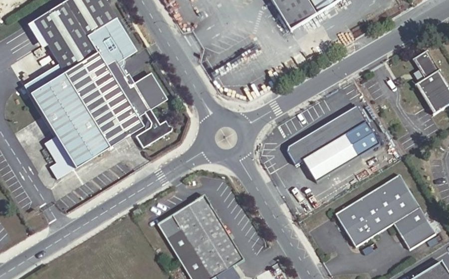 Vue aérienne du Rond-point anonyme n°146568172