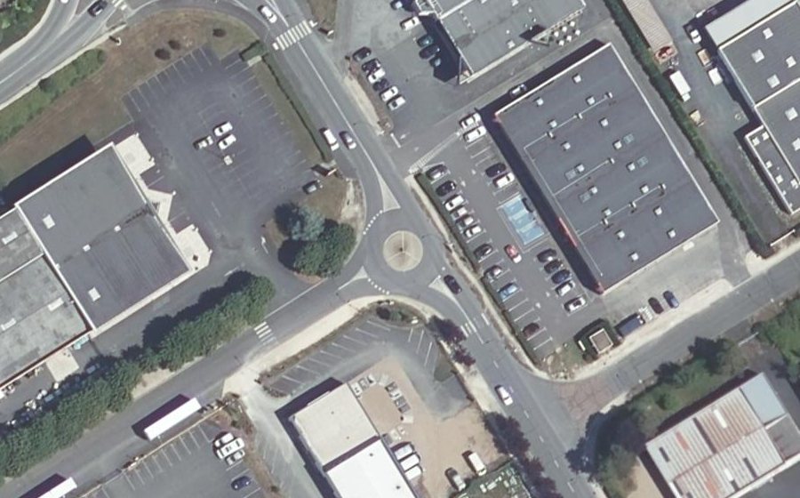 Vue aérienne du Rond-point anonyme n°146568176