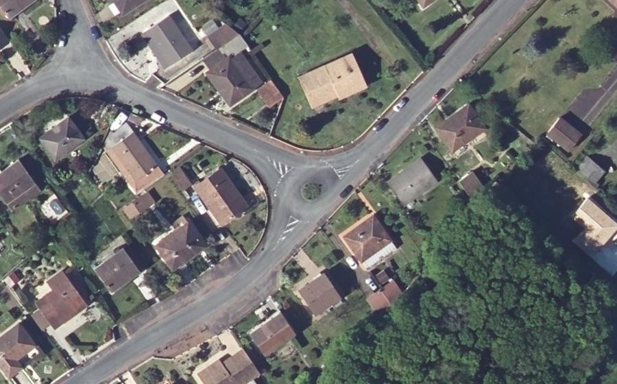 Vue aérienne du Rond-point anonyme n°146587842