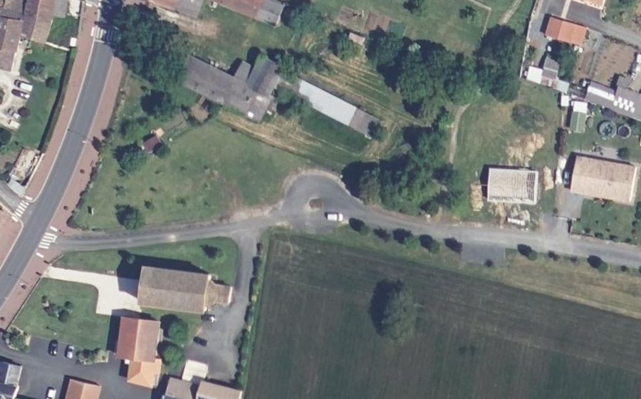 Vue aérienne du Rond-point anonyme n°146619369