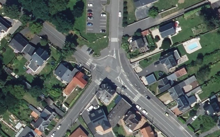 Vue aérienne du Rond-point anonyme n°1466262215