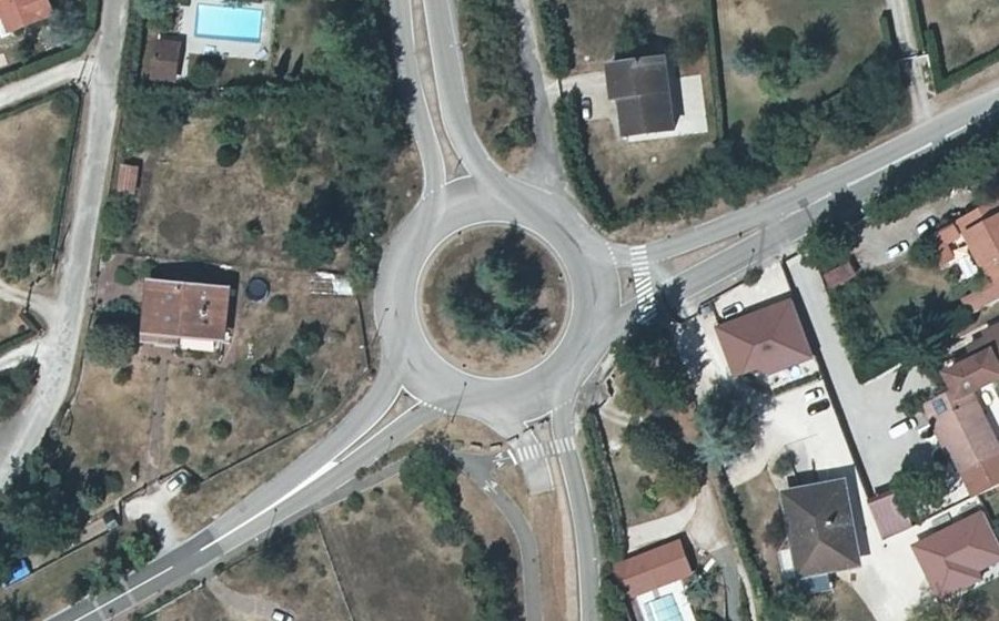 Vue aérienne du Rond-point anonyme n°146632138