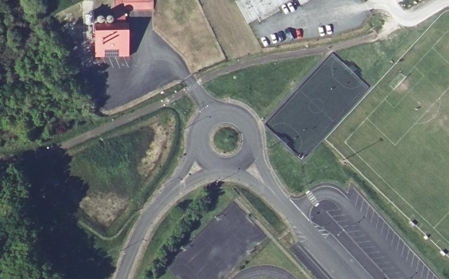 Vue aérienne du Rond-point anonyme n°146636697
