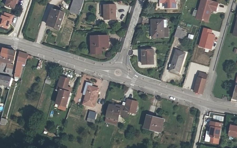 Vue aérienne du Rond-point anonyme n°146652204