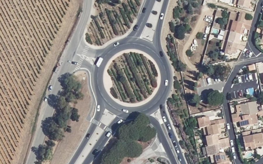 Vue aérienne du Rond-point anonyme n°146687953
