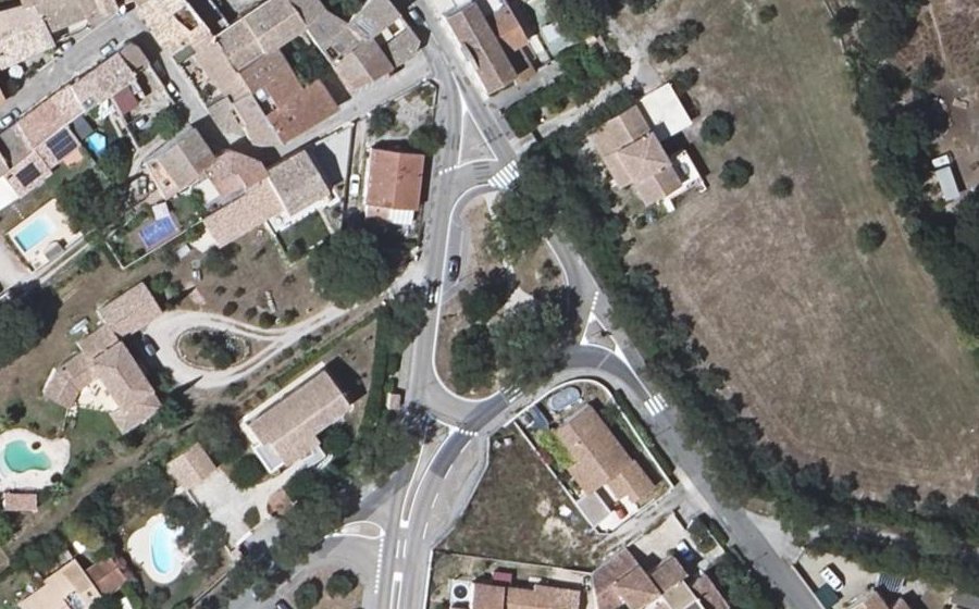 Vue aérienne du Rond-point anonyme n°146742382