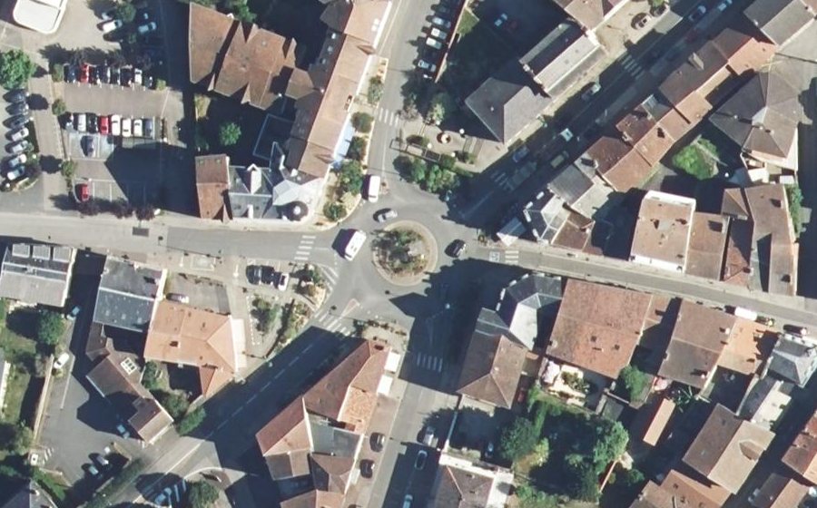 Vue aérienne du Rond-point anonyme n°146796598