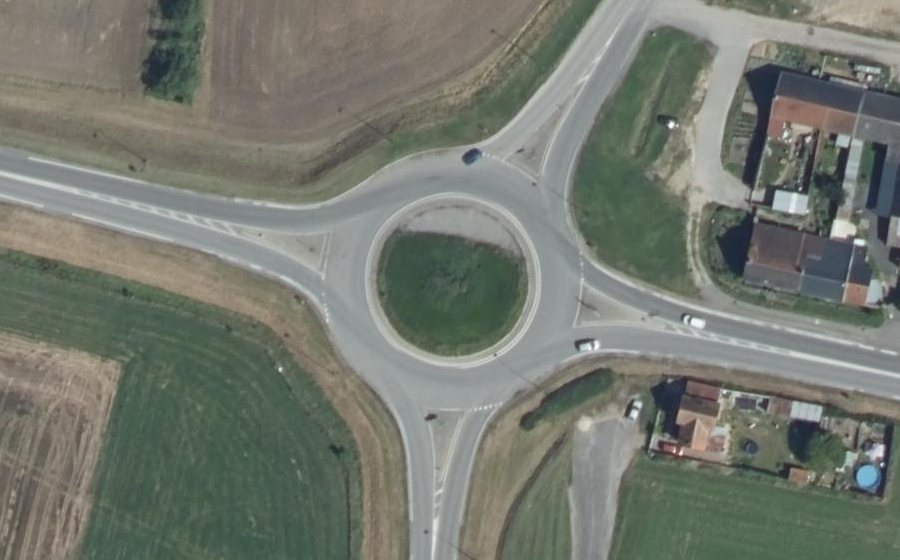 Vue aérienne du Rond-point anonyme n°146800832