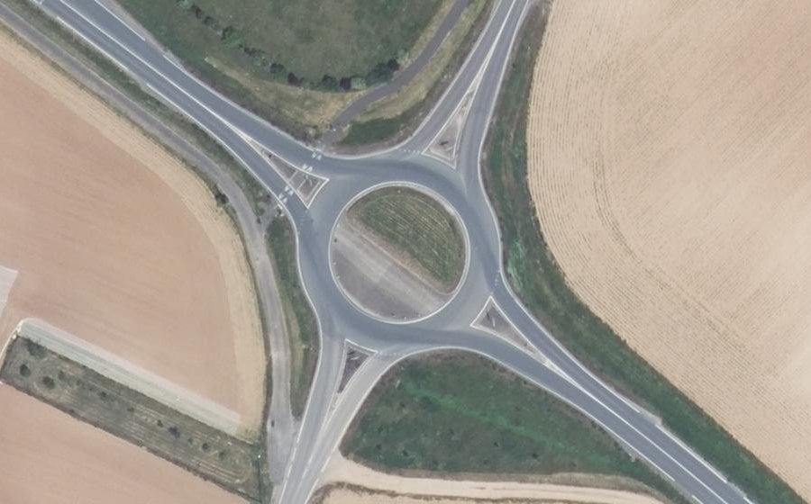 Vue aérienne du Rond-point anonyme n°146821289