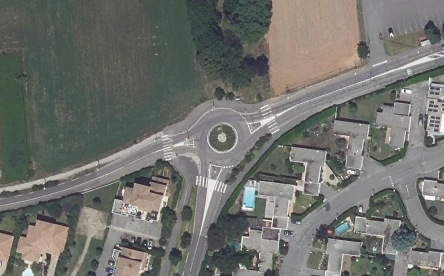 Vue aérienne du Rond-point anonyme n°146842036