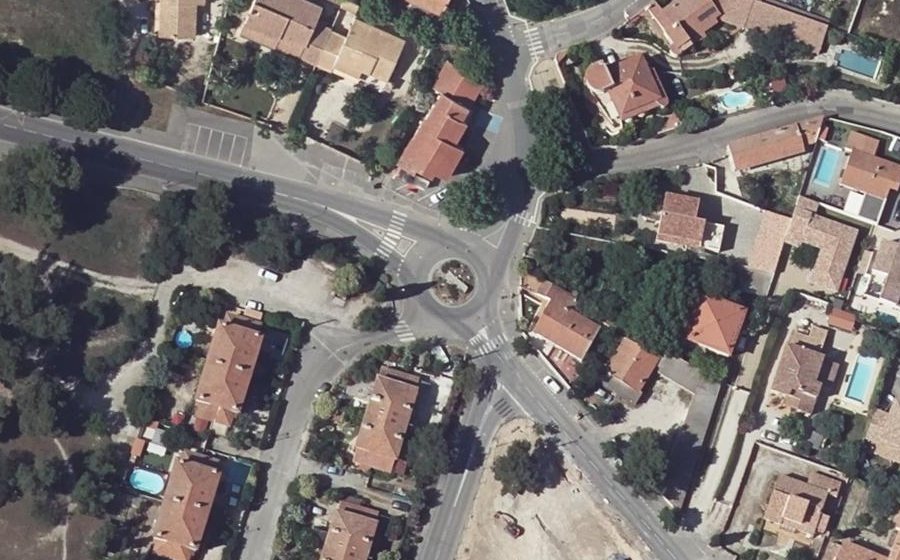 Vue aérienne du Rond-point anonyme n°146845385