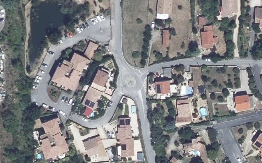 Vue aérienne du Rond-point anonyme n°146853029