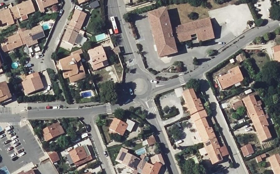Vue aérienne du Rond-point anonyme n°146855801