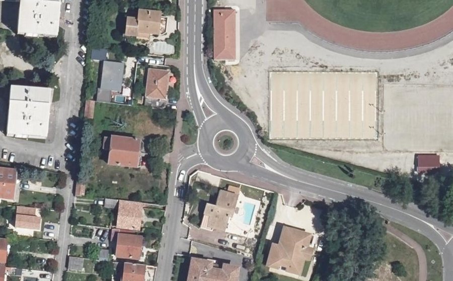 Vue aérienne du Rond-point anonyme n°146896917