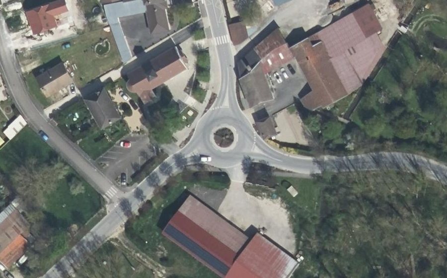 Vue aérienne du Rond-point anonyme n°146910792
