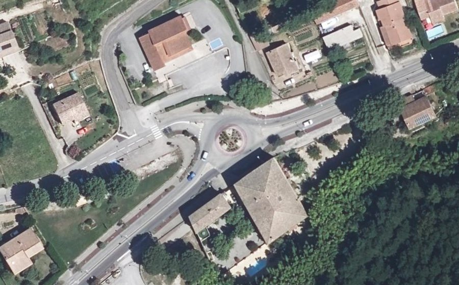 Vue aérienne du Rond-point anonyme n°146929687
