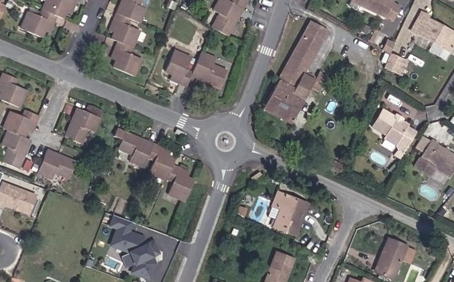 Vue aérienne du Rond-point anonyme n°1469417666