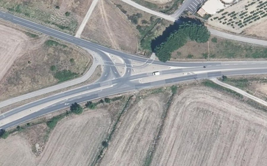 Vue aérienne du Rond-point anonyme n°1469436714