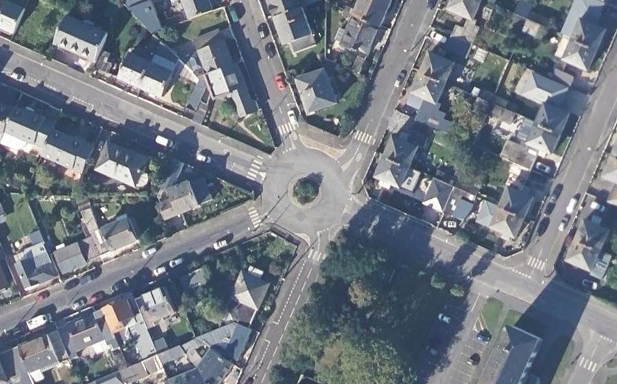 Vue aérienne du Rond-point anonyme n°146972678