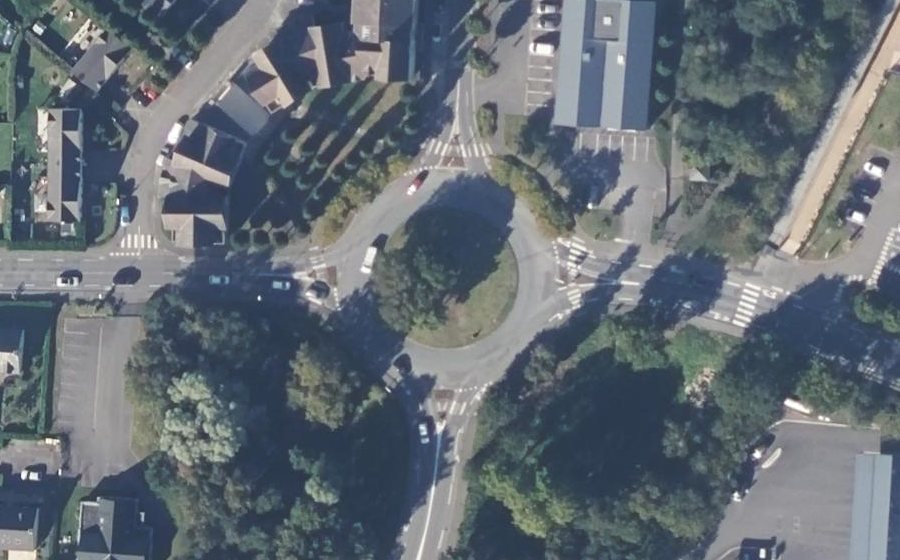 Vue aérienne du Rond-point anonyme n°146977129