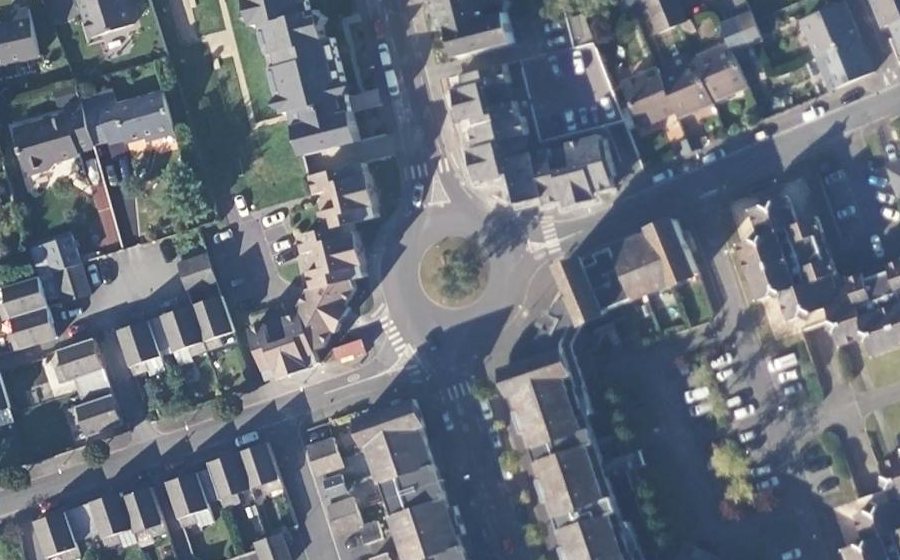 Vue aérienne du Rond-point anonyme n°146977139