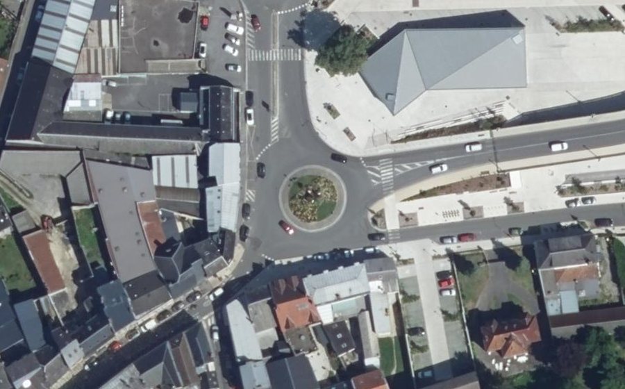 Vue aérienne du Rond-point anonyme n°146987794