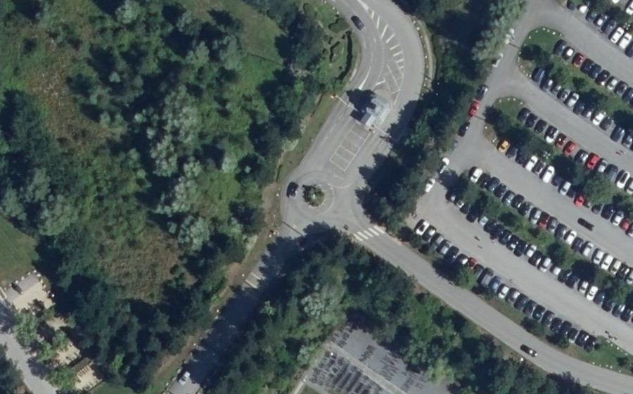 Vue aérienne du Rond-point anonyme n°146999904