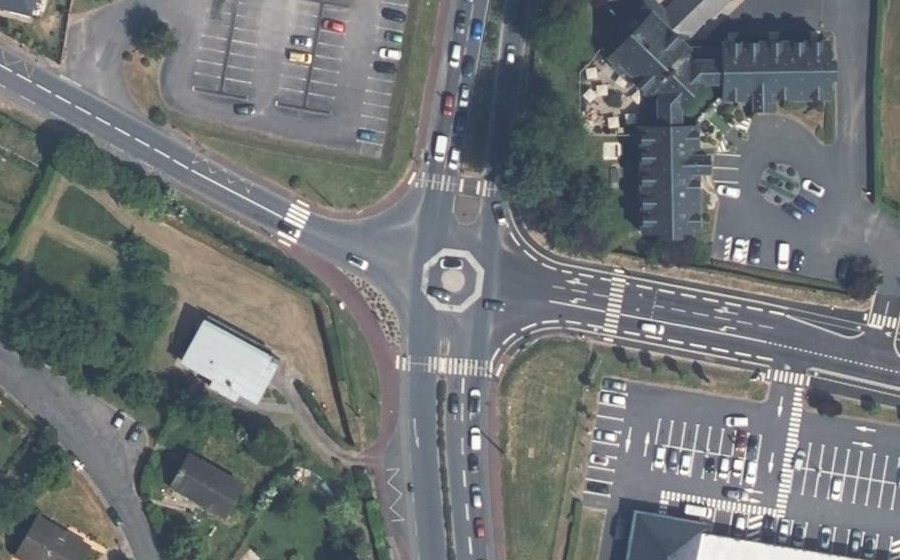 Vue aérienne du Rond-point anonyme n°147004241