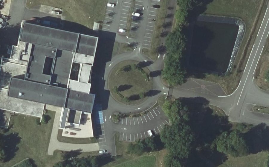 Vue aérienne du Rond-point anonyme n°147015565