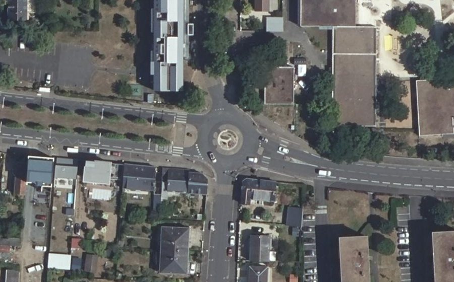 Vue aérienne du Rond-point anonyme n°147024196