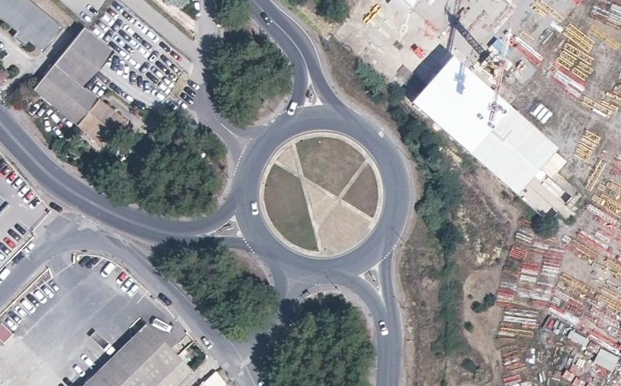 Vue aérienne du Rond-point anonyme n°147050378