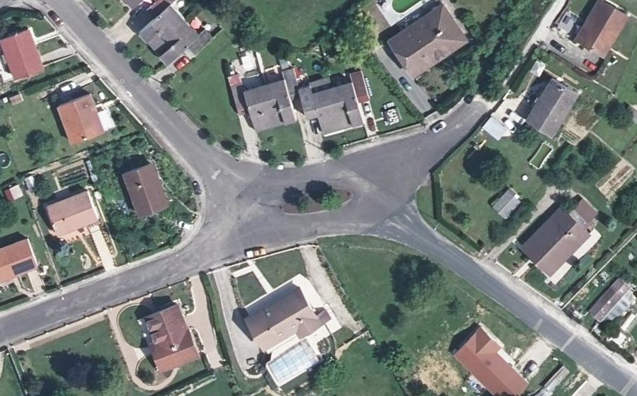 Vue aérienne du Rond-point anonyme n°147081997