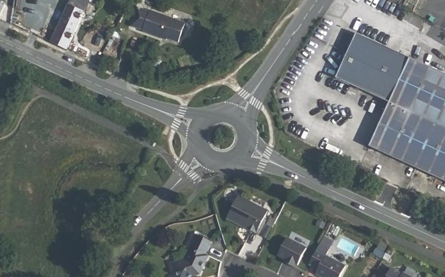 Vue aérienne du Rond-point anonyme n°147083686