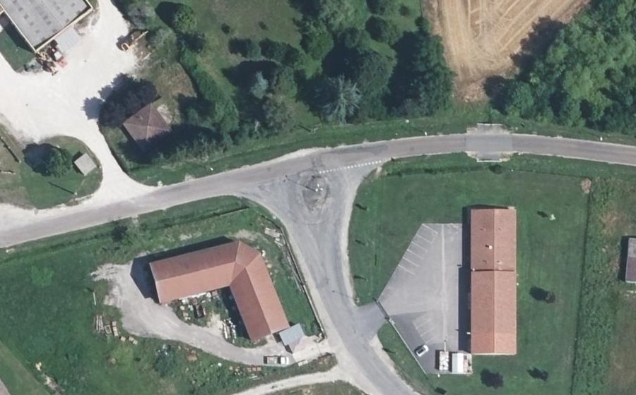 Vue aérienne du Rond-point anonyme n°147086879