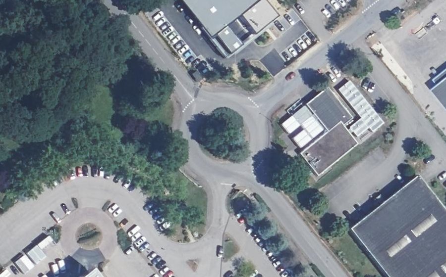Vue aérienne du Rond-point anonyme n°147087010