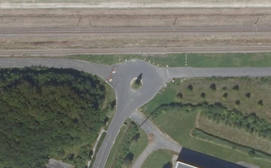 Vue aérienne du Rond-point anonyme n°147139910